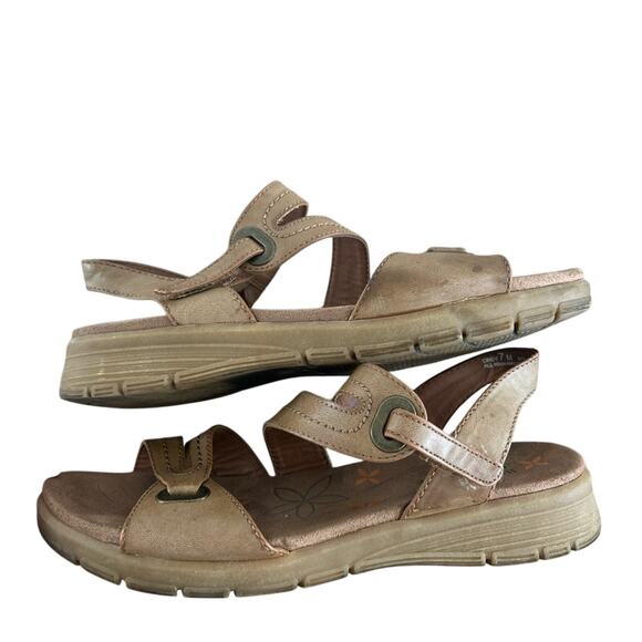 Baretraps Women's Cindy Brown Strappy Sandals - Picture 3 of 4